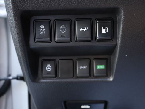 Used 2018 Nissan Rogue SL FWD image 46