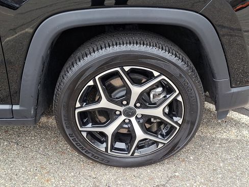 Certified 2025 Jeep Compass Limited image 9