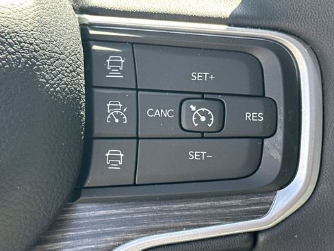 Used 2024 Jeep Wagoneer L Series III w/ Premium Group I image 29