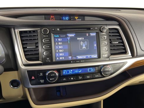 Used 2018 Toyota Highlander Limited image 30