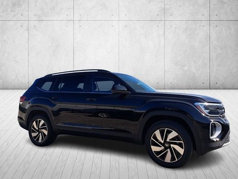 New 2026 Volkswagen Atlas SE FWD image 3
