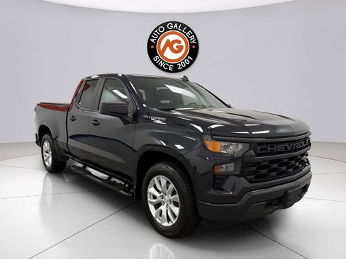 Used 2023 Chevrolet Silverado 1500 Custom image 1