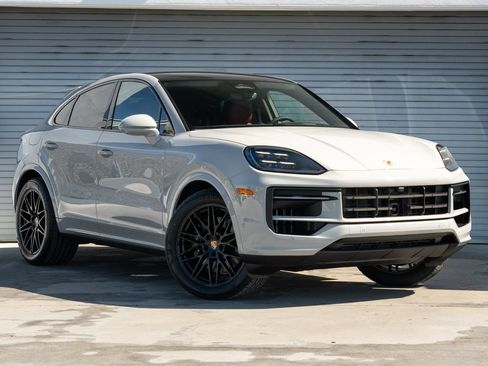 New 2026 Porsche Cayenne Coupe AWD/4WD image 9