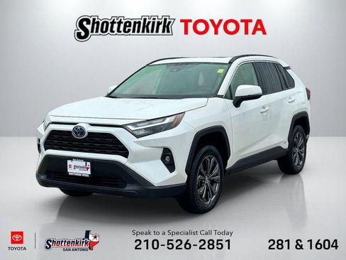 Used 2022 Toyota RAV4 XLE Premium image 1