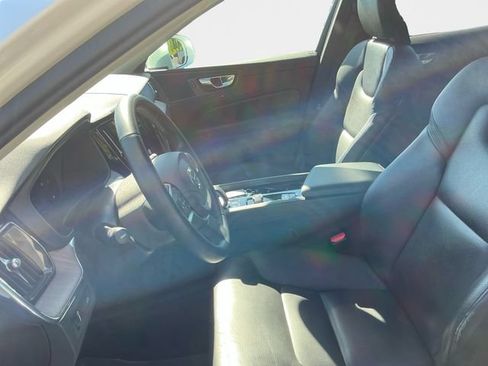 Used 2022 Volvo XC60 B5 Momentum AWD/4WD image 10