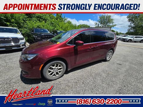 Used 2020 Chrysler Voyager Lxi FWD image 2