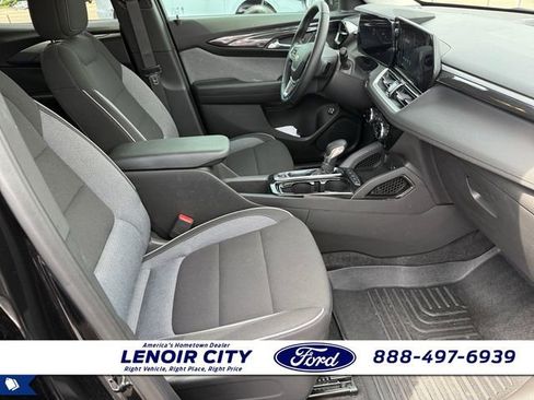 Used 2025 Chevrolet TrailBlazer LT w/ Convenience Package FWD image 13