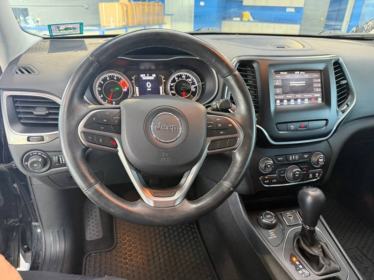Used 2019 Jeep Cherokee Latitude Plus w/ Cold Weather Group AWD/4WD image 20