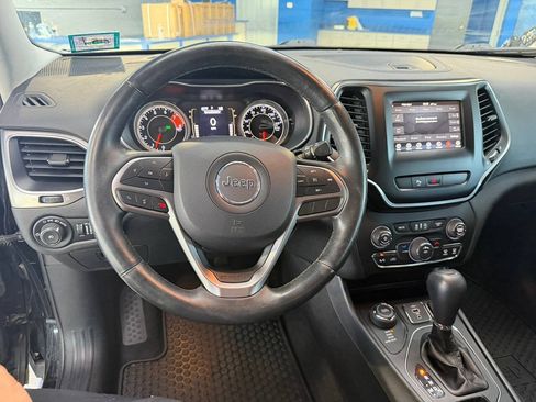 Used 2019 Jeep Cherokee Latitude Plus w/ Cold Weather Group AWD/4WD image 20