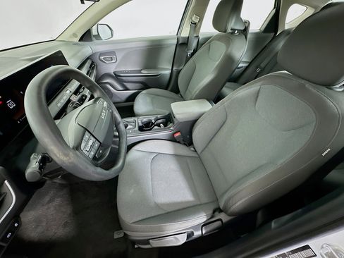 Used 2025 Kia K4 LXS image 13