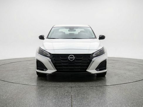 Used 2025 Nissan Altima 2.5 SV image 2
