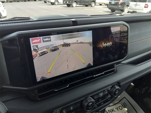 Used 2024 Jeep Gladiator Rubicon w/ Technology Group image 20