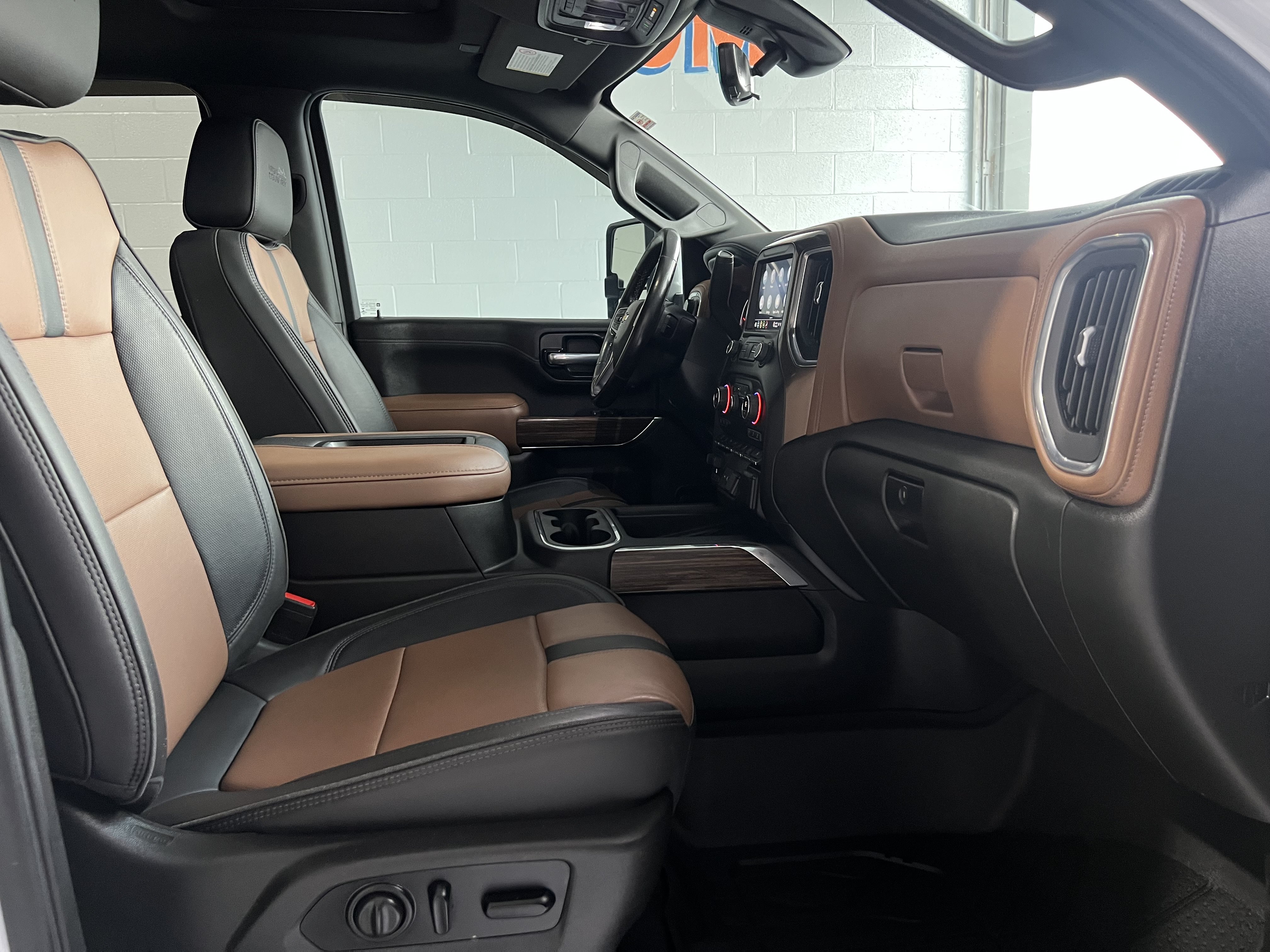 Used 2021 Chevrolet Silverado 3500 High Country w/ Technology Package AWD/4WD image 21