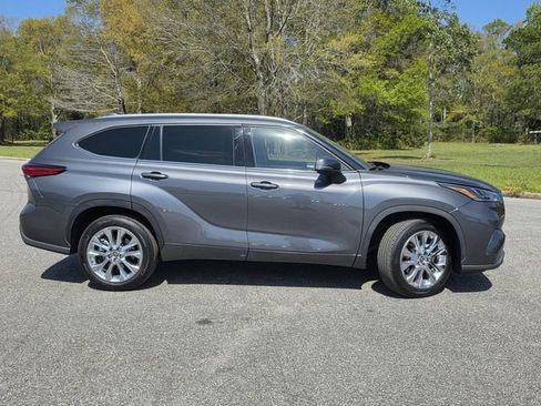 Used 2023 Toyota Highlander Limited image 41