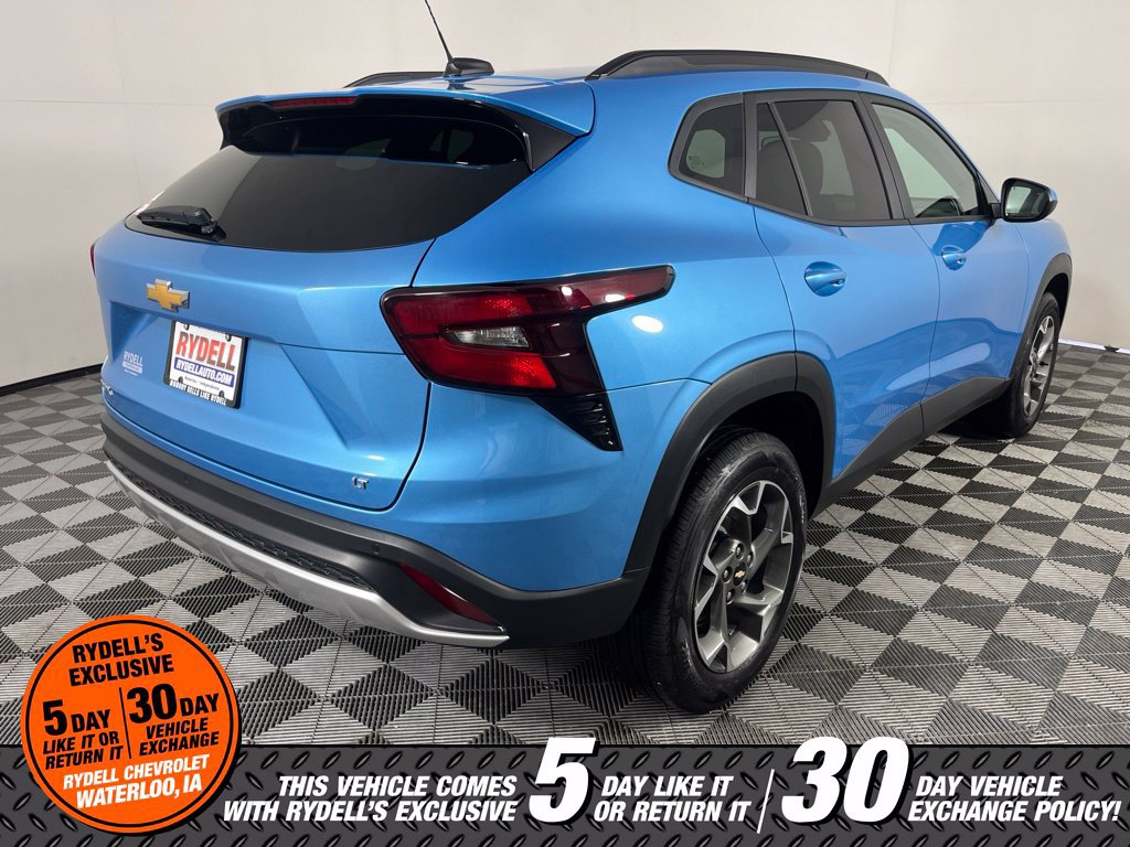 Used 2025 Chevrolet Trax LT w/ Sunroof Package FWD image 5