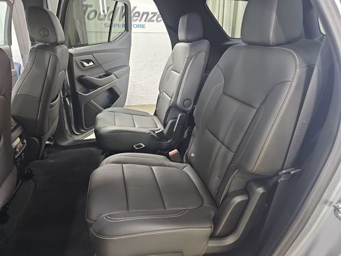 Used 2023 Chevrolet Traverse LT w/ LT Premium Package AWD/4WD image 19