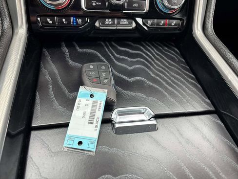 Used 2023 GMC Yukon XL Denali AWD/4WD image 33