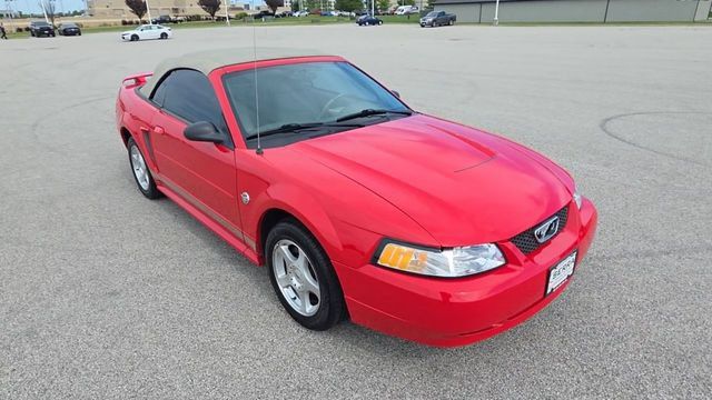 Used 2004 Ford Mustang Convertible RWD image 3