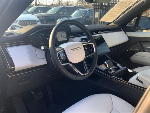 Used 2025 Land Rover Range Rover Sport image 17