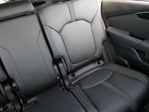 Certified 2025 Honda Pilot Touring image 14