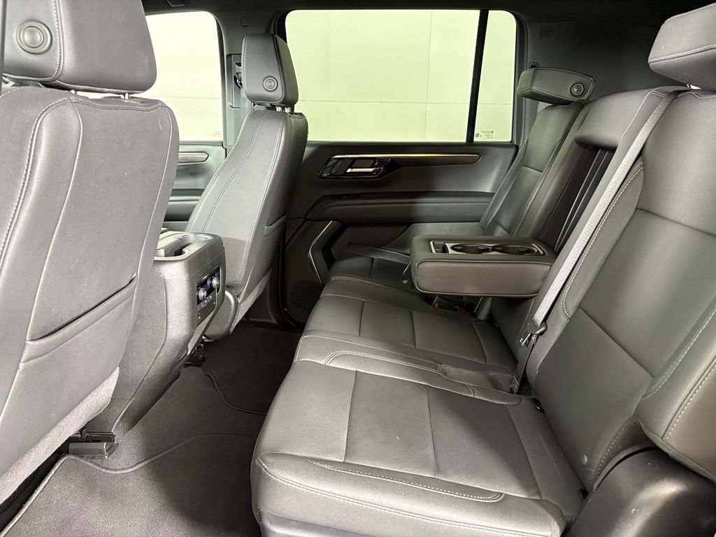 Used 2025 Chevrolet Suburban Z71 AWD/4WD image 38