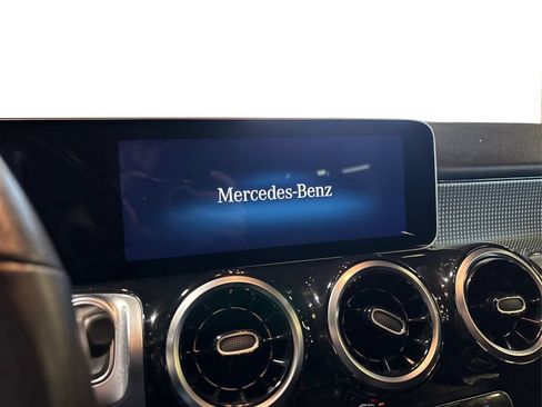 Used 2021 Mercedes-Benz GLB 250 4MATIC image 25