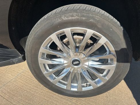 Used 2023 Cadillac Escalade ESV Premium Luxury image 10