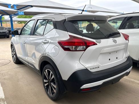 Used 2018 Nissan Kicks SR image 5