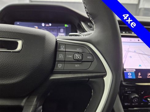 Used 2023 Jeep Grand Cherokee 4WD 4xe image 38