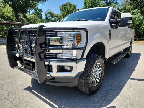 Used 2019 Ford F250 Lariat w/ Lariat Value Package AWD/4WD image 4