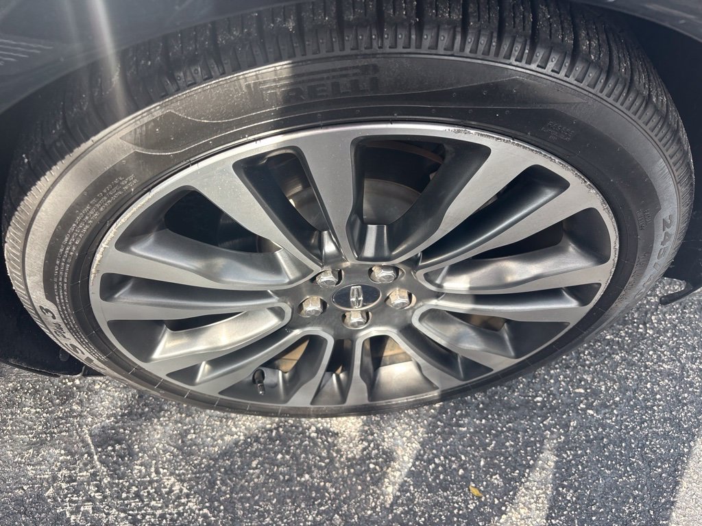 Used 2018 Lincoln Continental Select w/ Continental Climate Package FWD image 11