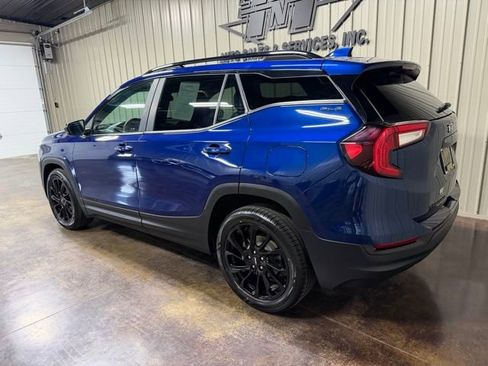 Used 2023 GMC Terrain SLE w/ Driver Convenience Package image 5
