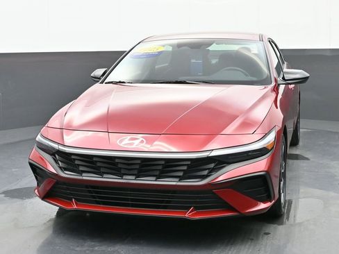 Certified 2025 Hyundai Elantra Sport image 8