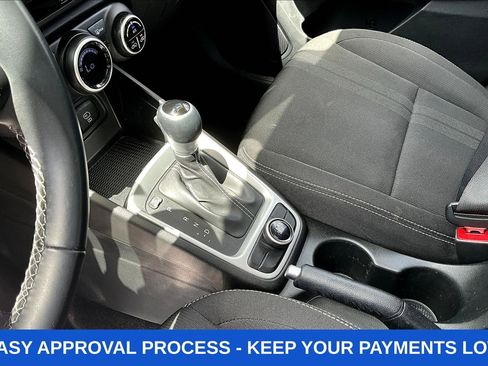 Used 2025 Hyundai Venue SEL FWD image 23