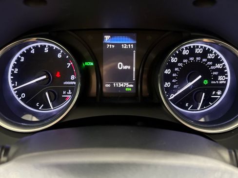 Used 2020 Toyota Camry SE w/ Convenience Package FWD image 15