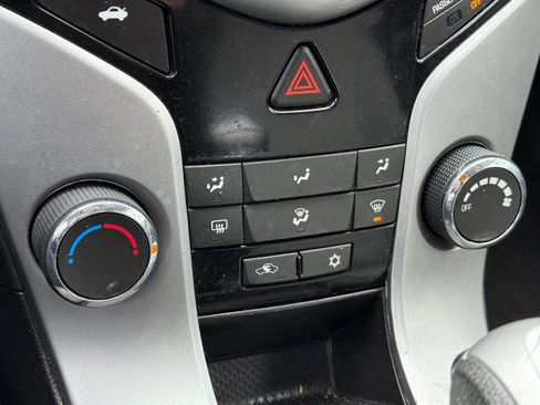 Used 2015 Chevrolet Cruze LT image 17