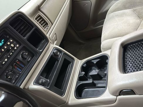 Used 2005 Chevrolet Suburban LS w/ Preferred Equipment Group image 21