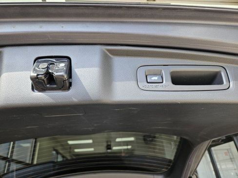 Used 2023 Honda CR-V EX-L image 11