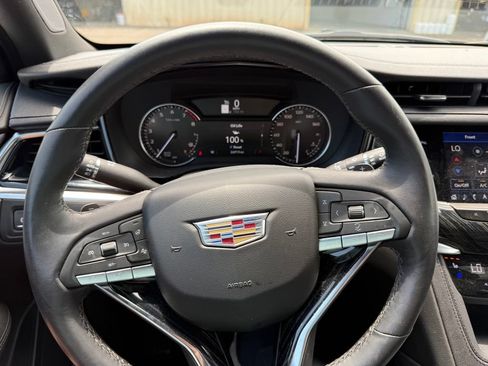 Used 2025 Cadillac XT6 Premium Luxury FWD image 16