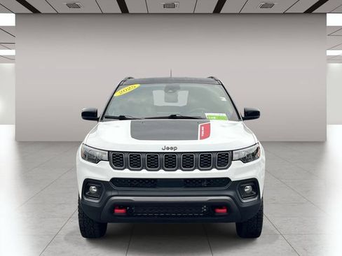 Used 2025 Jeep Compass Trailhawk AWD/4WD image 9