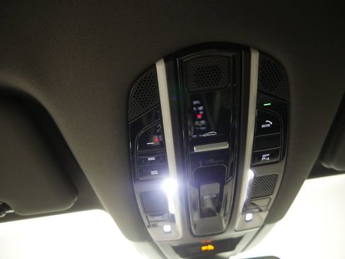 Used 2023 Porsche Cayenne AWD/4WD image 44