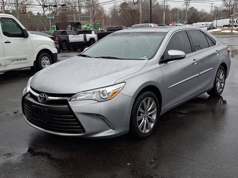 Used 2017 Toyota Camry XLE w/ Moonroof Package image 3