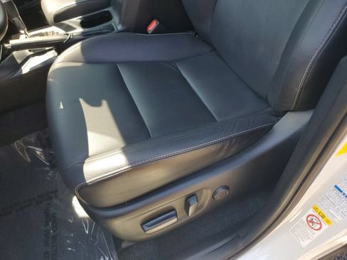 Used 2018 Toyota RAV4 Limited AWD/4WD image 21