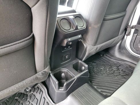 Used 2020 Jeep Wrangler Unlimited Sahara AWD/4WD image 30