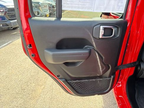 Used 2024 Jeep Wrangler Unlimited Sport AWD/4WD image 18