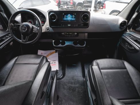 Used 2024 Mercedes-Benz Sprinter 2500 image 31