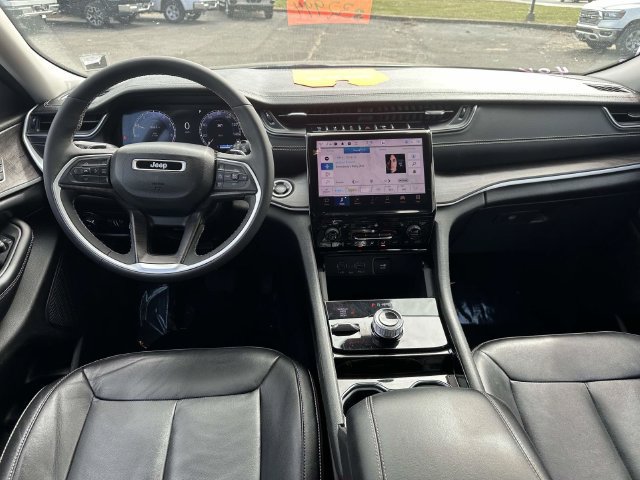 Used 2023 Jeep Grand Cherokee L Limited w/ Black Appearance Package AWD/4WD image 9