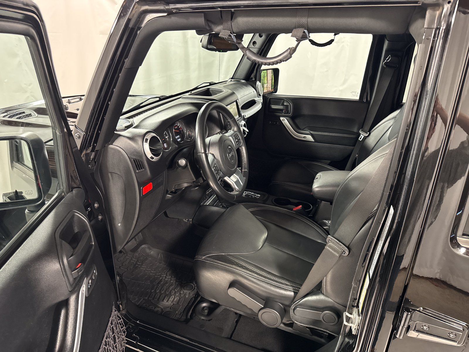 Used 2017 Jeep Wrangler Unlimited Rubicon AWD/4WD image 3