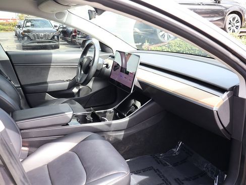 Used 2018 Tesla Model 3 Mid Range image 27