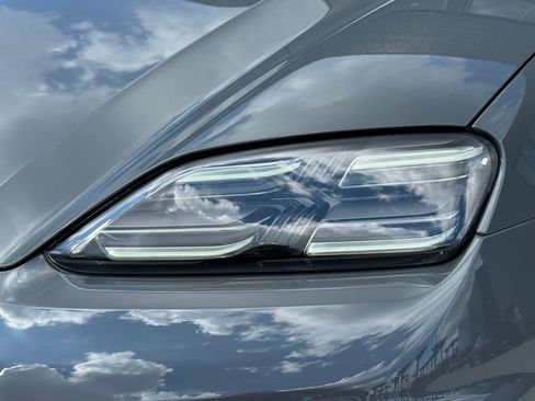 Used 2025 Porsche Macan 4 Electric image 13